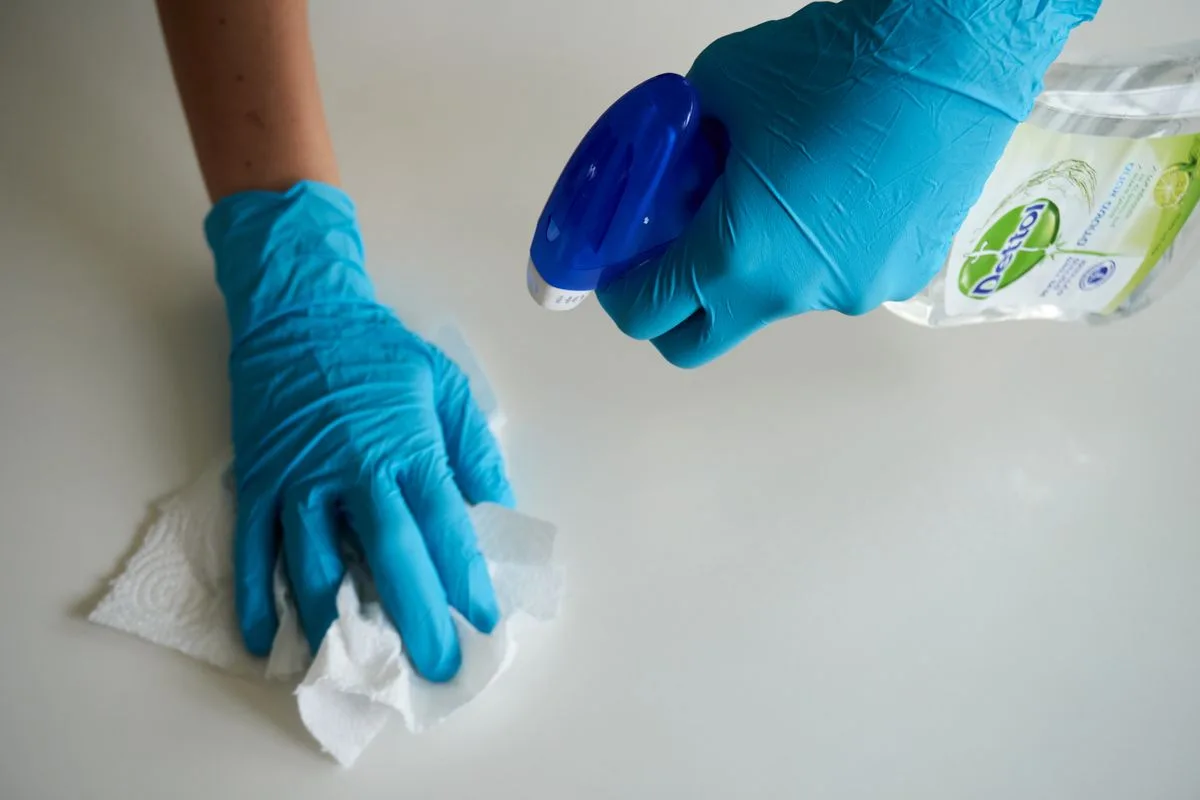 High pressure spray treatment on a surface